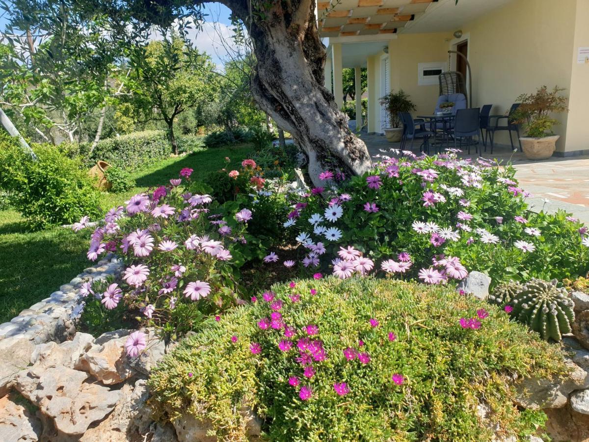 Studio Holiday Kalamata Exterior foto