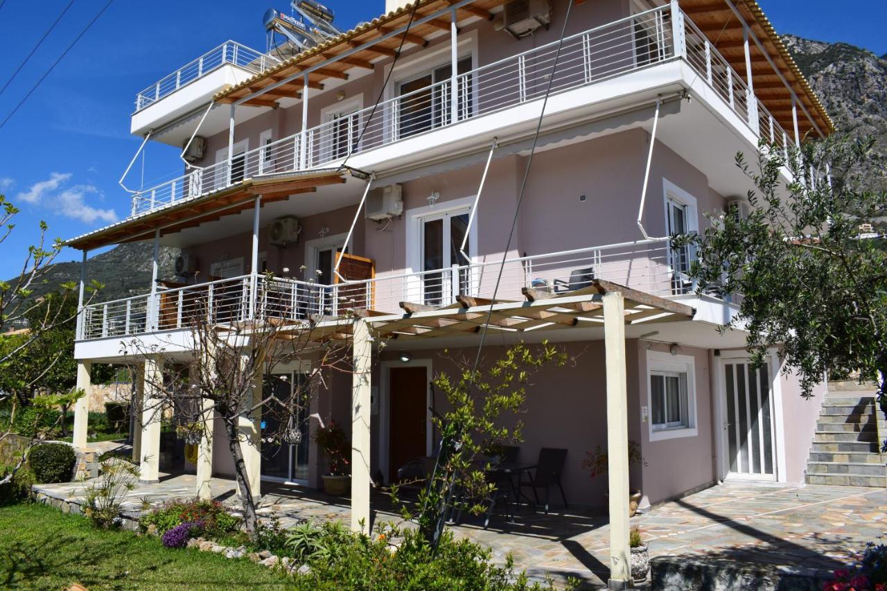 Studio Holiday Kalamata Exterior foto