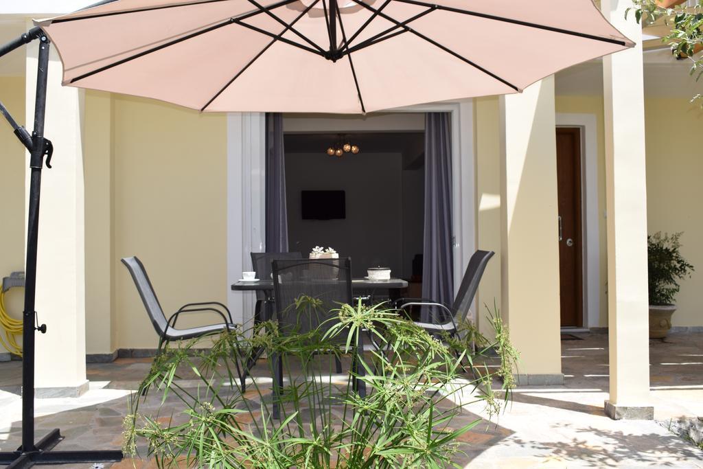 Studio Holiday Kalamata Exterior foto