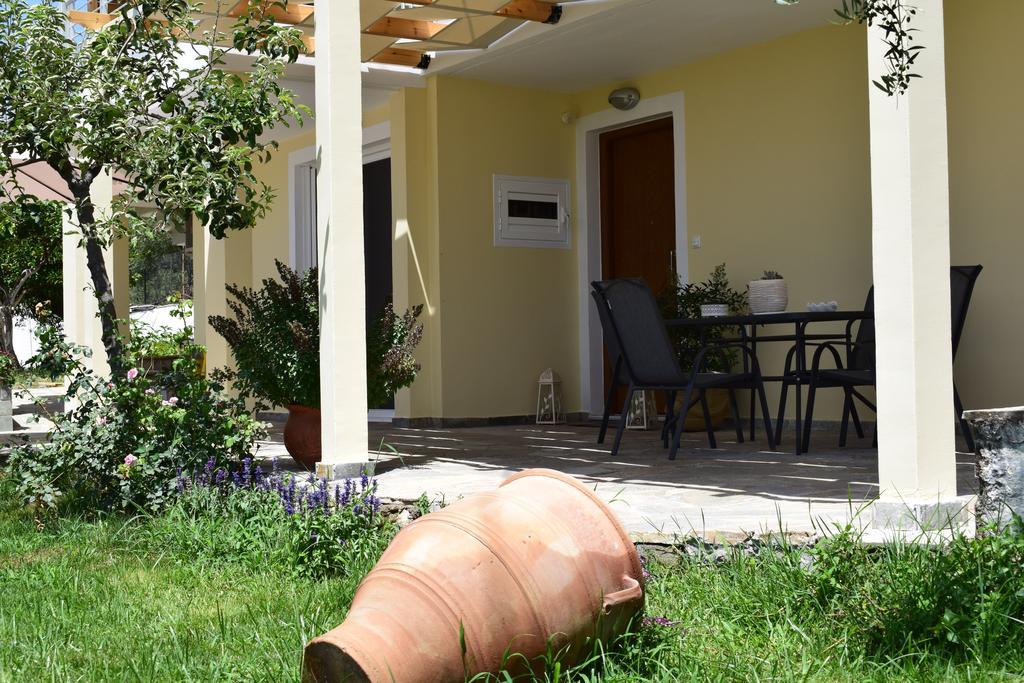 Studio Holiday Kalamata Exterior foto
