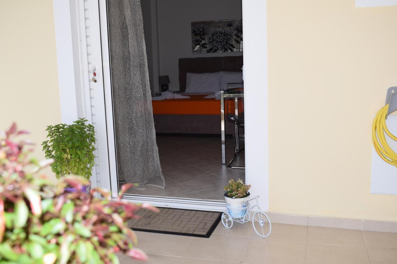 Studio Holiday Kalamata Exterior foto